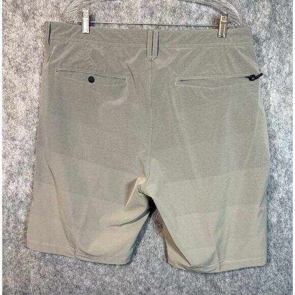 7 Diamonds Performance Mens Striped 10" Tan Shorts - Size 40 - Picture 4 of 6